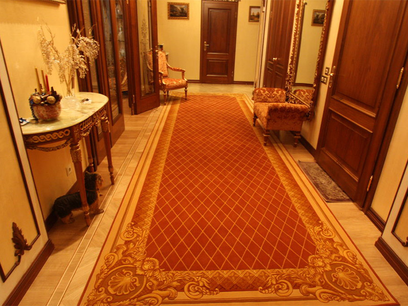 Ковровая дорожка в прихожей